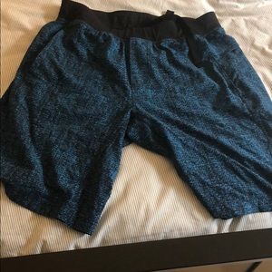 Men’s Lulelemon 9” athletic shorts. LINERLESS